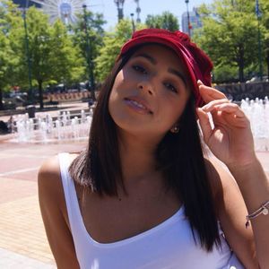 Meet your Posher, Stephanie